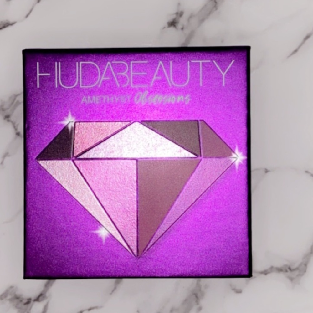 Huda beauty amethyst makeup palette